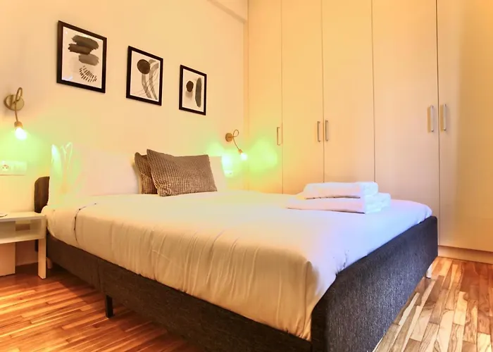 Cosy Nektariou